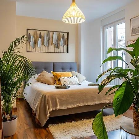 Apartment Standing Piscine Interieur Privatisee . *