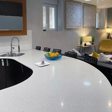 Standing Piscine Interieur Privatisee . Apartment *