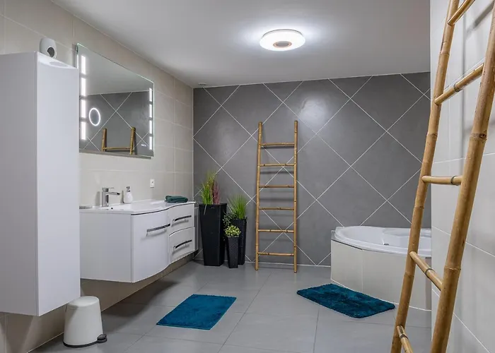 Standing Piscine Intérieur Privatisée . Apartamento
