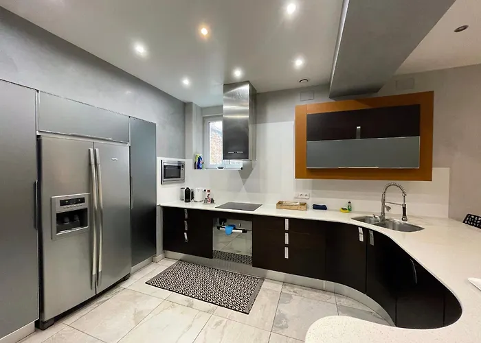 Apartamento Standing Piscine Intérieur Privatisée . *
